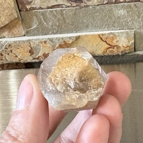 GARDEN QUART/ LODOLITE/ SCENIC QUARTZ FREEFORM WITH POINT 1.93X1.31 IN/ 50 GRAMS