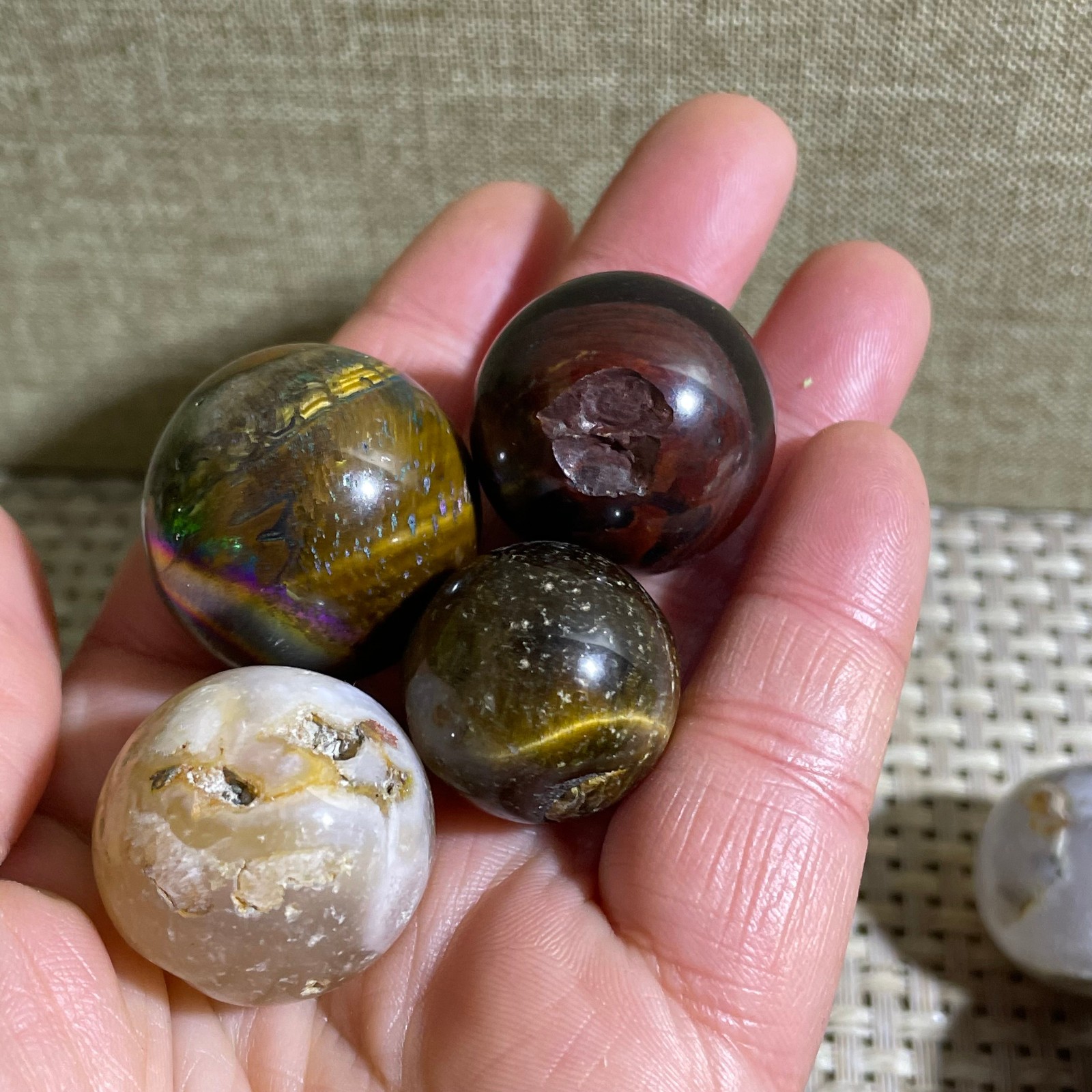 4pcs 83g Multiple combinations of damaged stones