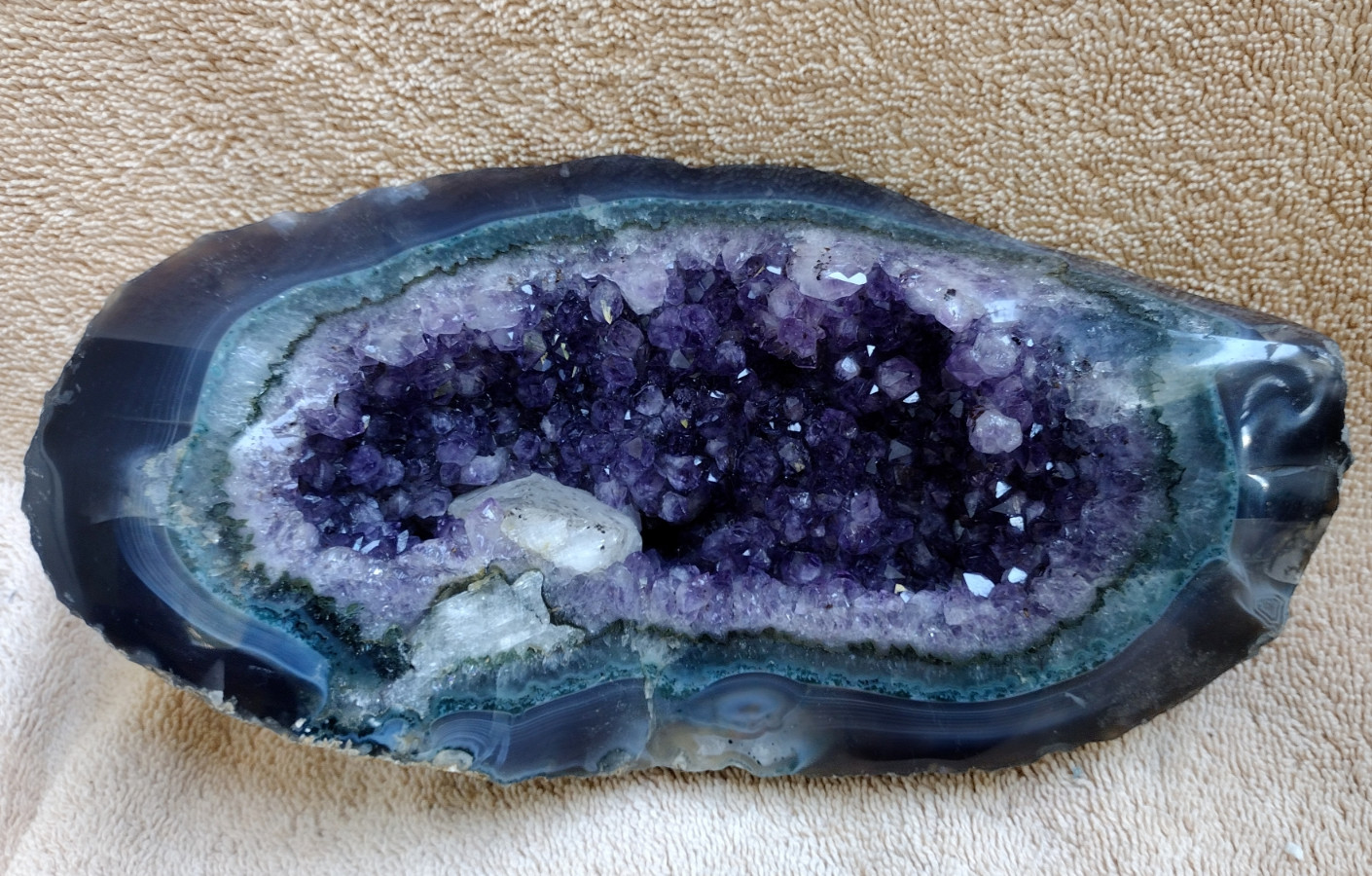 Amethyst Geode Polished Agate Edge Amethyst w/ Calcite 4lb-13.4oz / 8.5″ Crystal