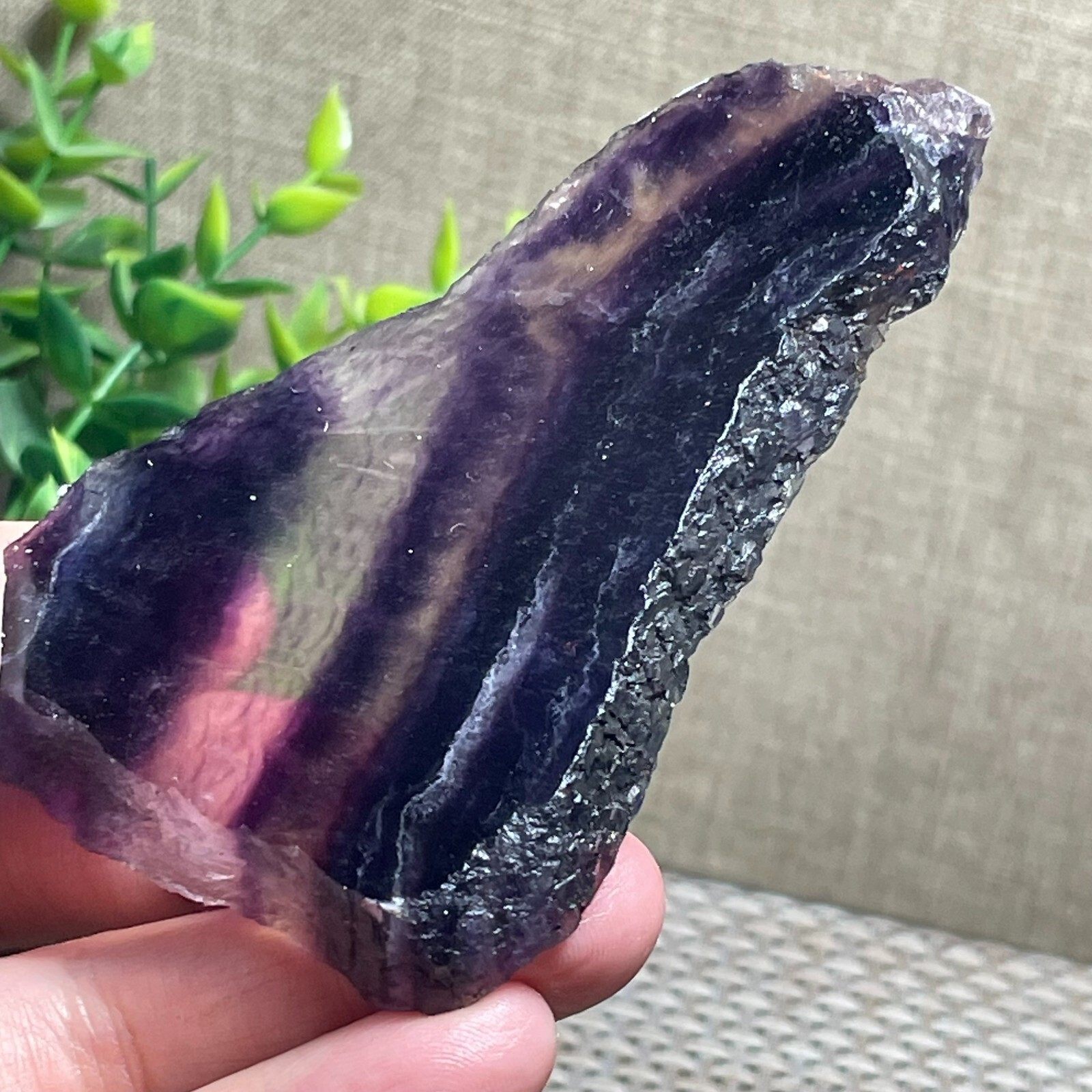 Rainbow fluorite stone mineral specimen cure 86g A28