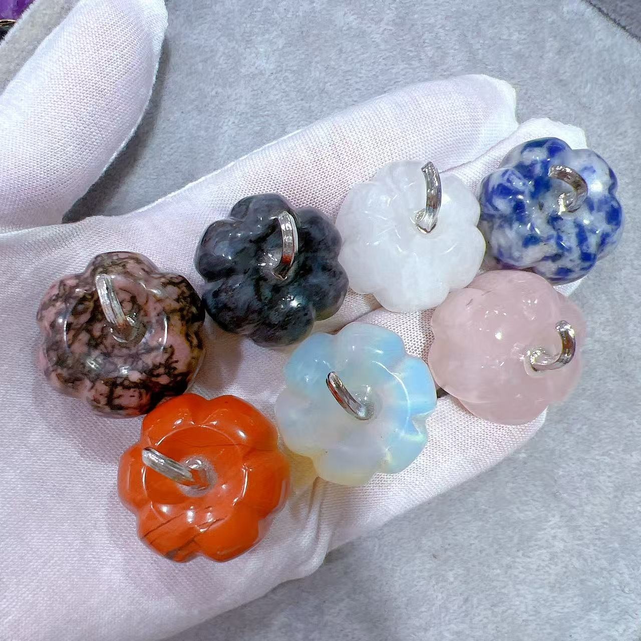 30pc wholesale Natural Halloween pumpkin skull Quartz hand Carved crystal gift