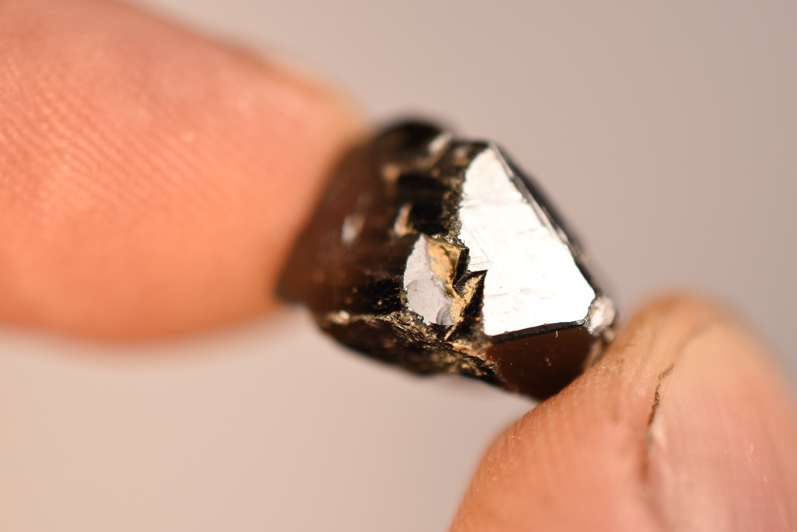 *AUSTRALIAN* CASSITERITE Crystal 1.6cm 6.5g Natural Tin Specimen, Elsmore NSW