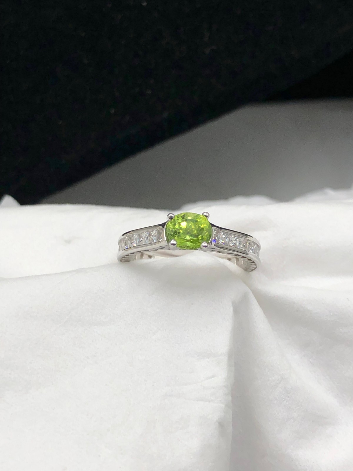 Gorgeous Natural Peridot Ring – 1CT 925 Sterling Silver Rhodium Plated | Eid