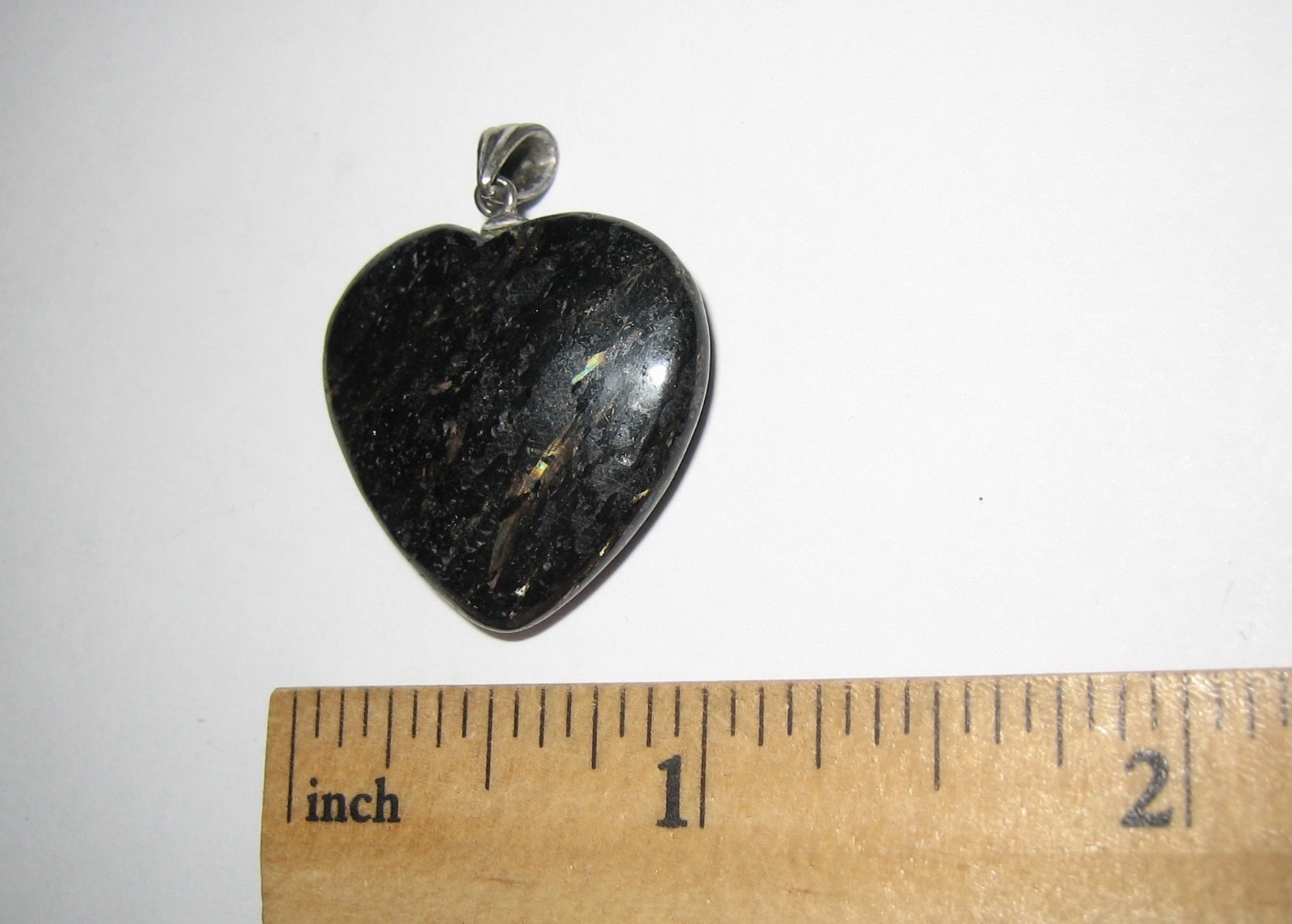 25mm RARE! POLISHED NATURAL AUTHENTIC NUUMMITE STONE HEART PENDANT GREENLAND *1