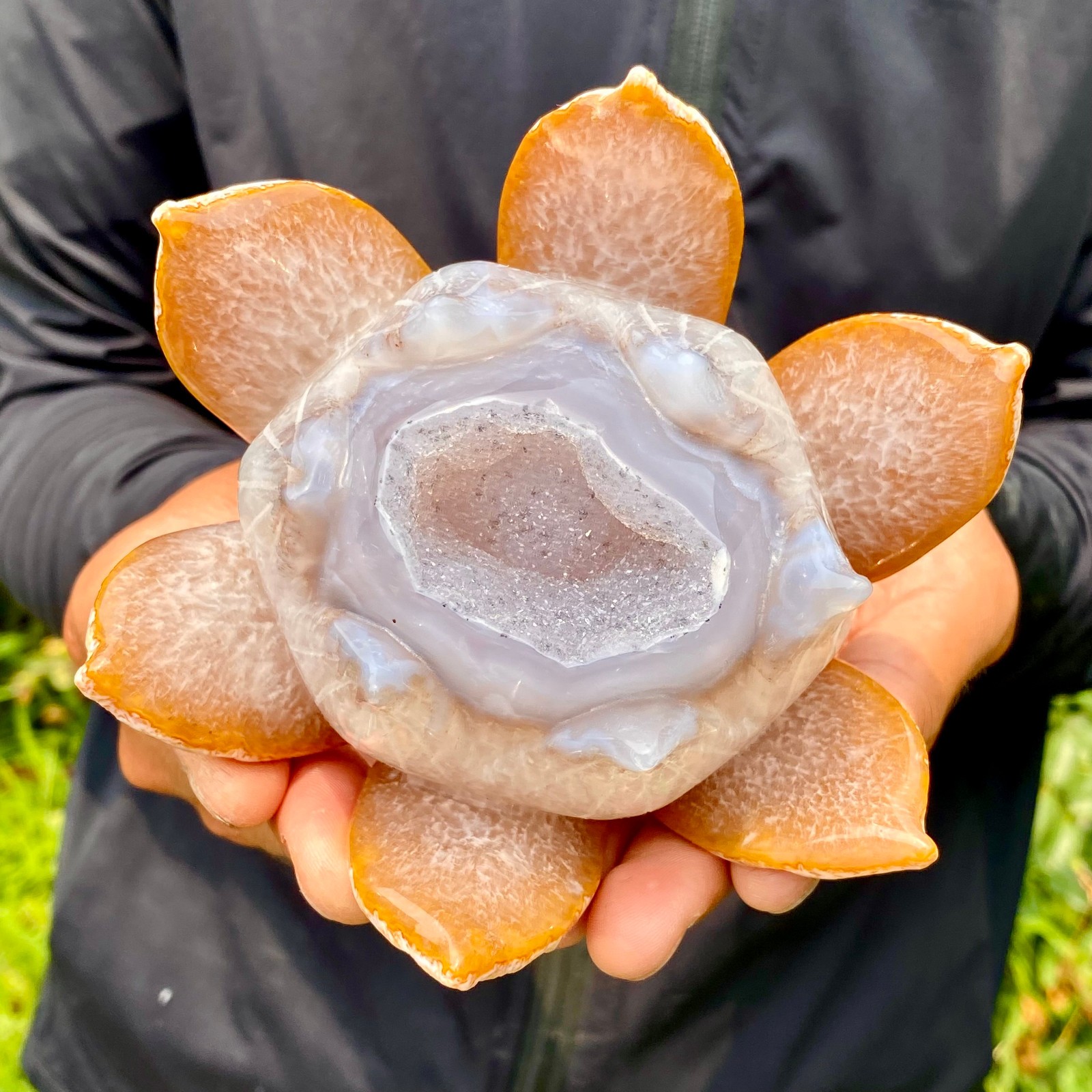 711G Drunken agate lotus hand carved meditation crystal display decoration
