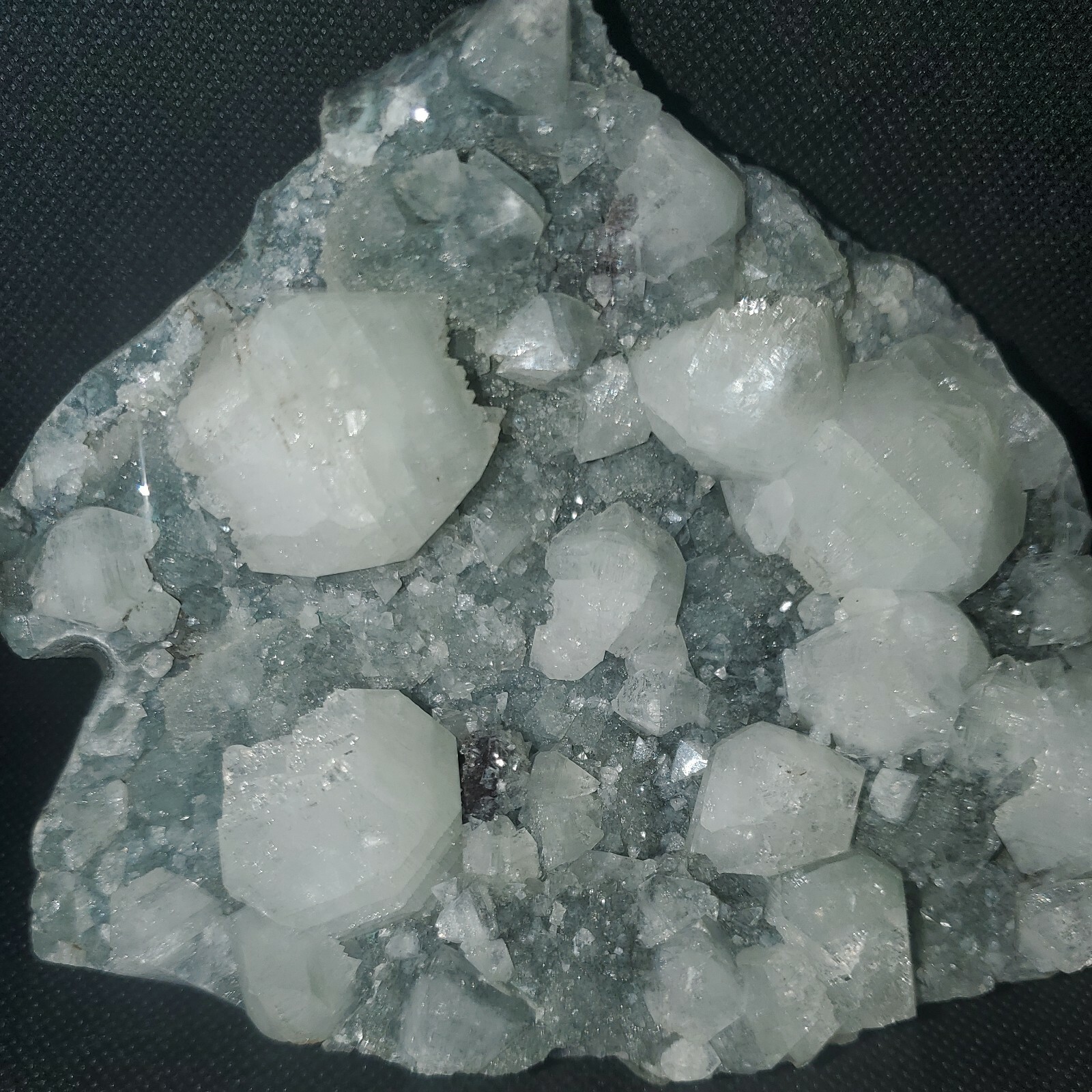 Apophylite on Chalcedony. Approx 2lbs 2.9oz, 6in x 4.5in x 2.75in