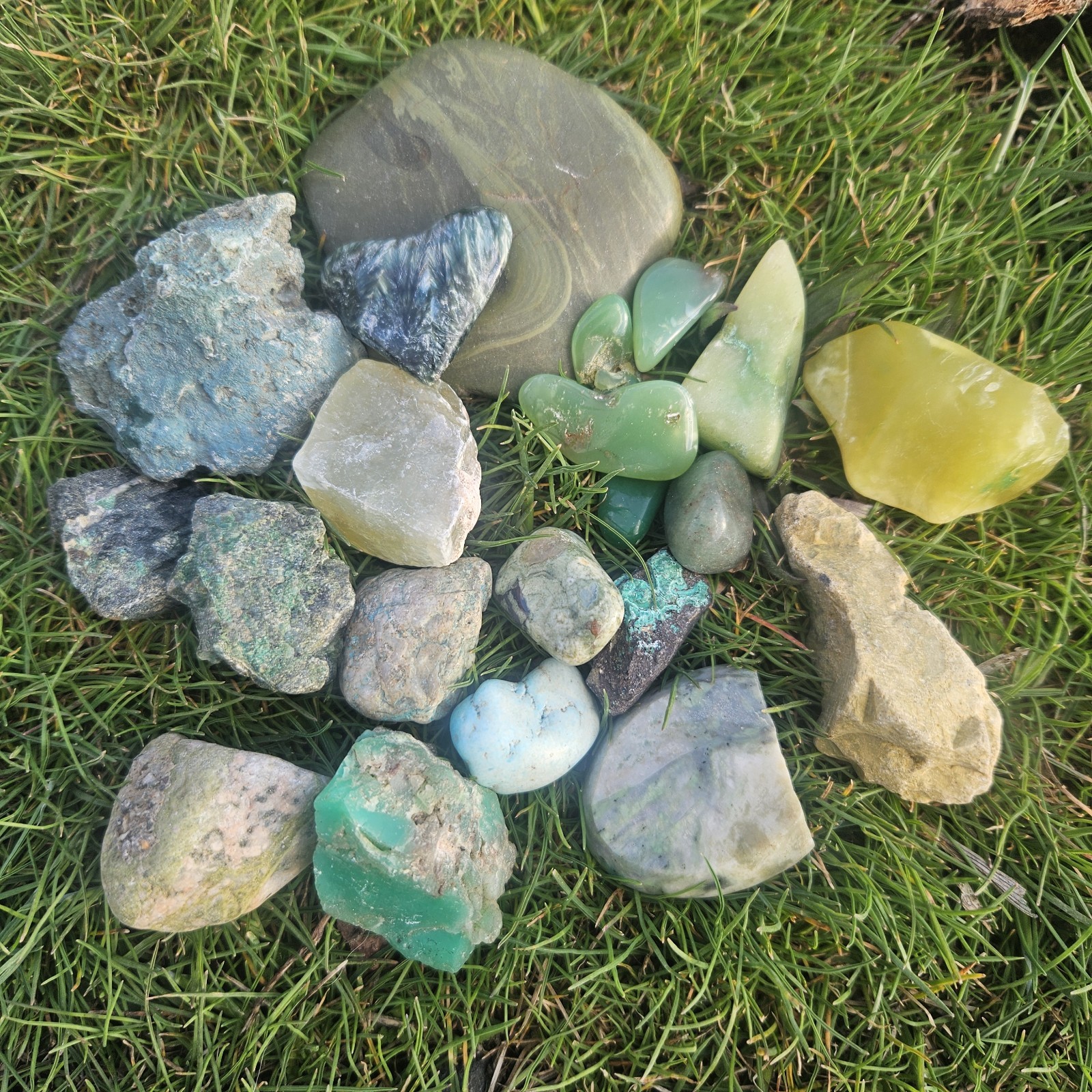 ​Lot Mixed Rough Tumbled Stones Crystals Green Blue Seraphinite Heart Lapidary