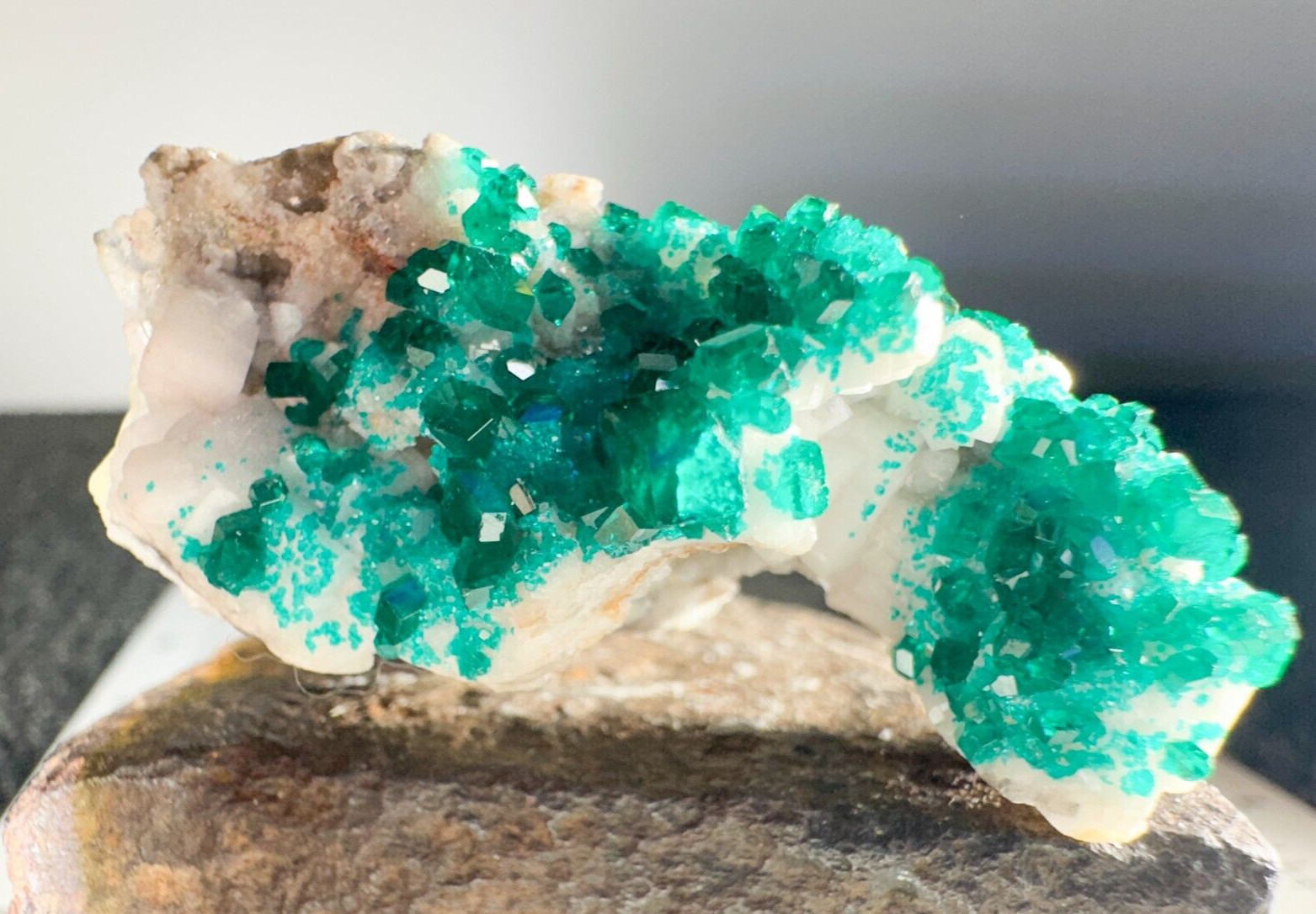 ➤ 2-1/8″ DIOPTASE & CALCITE CRYSTALS – Tsumeb Mine – Namibia Africa VIDEO➤664