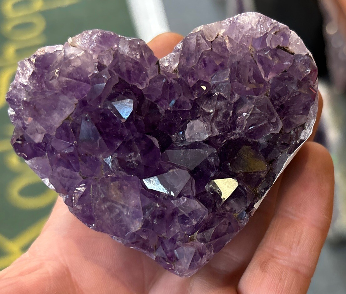 3 inch amethyst heart 301.4 Grams