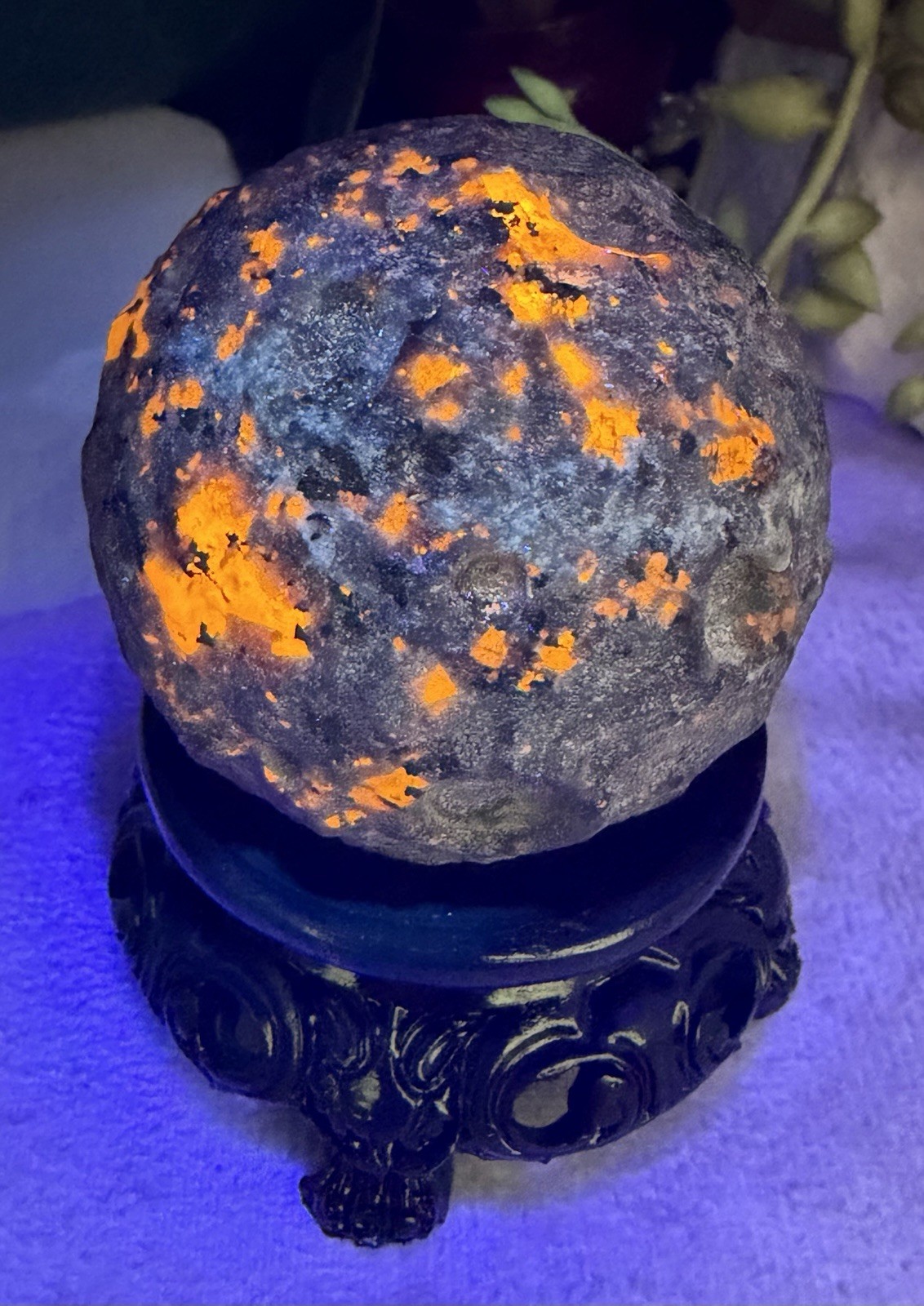 Crystal 50mm UV Reactive Yooperlite Planet Moon Flame Globe Sphere Ball & Stand