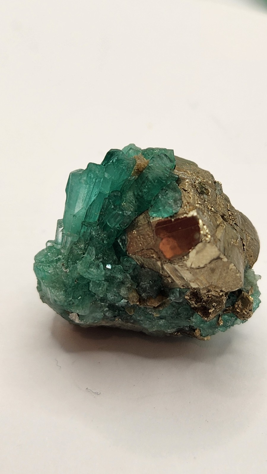 Especimen Esmeralda Colombiana, Pirita, Terminacion, Macla, 87,51 cts, Natural