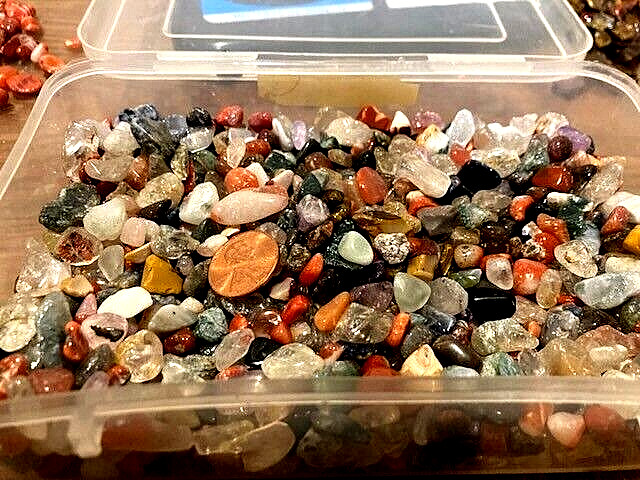 Nice Mixed 100’s of Gem Chips, Crystals and all Nice Natural Colors 8oz & Gift