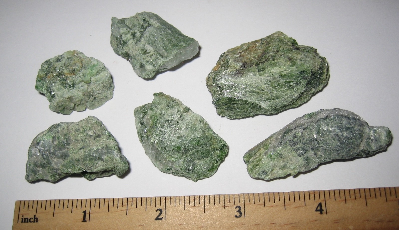 6 SMALL NATURAL ROUGH 1″ – 1.75″ GREEN DIOPSIDE CRYSTAL MINERALS BRAZIL 93.8g *1