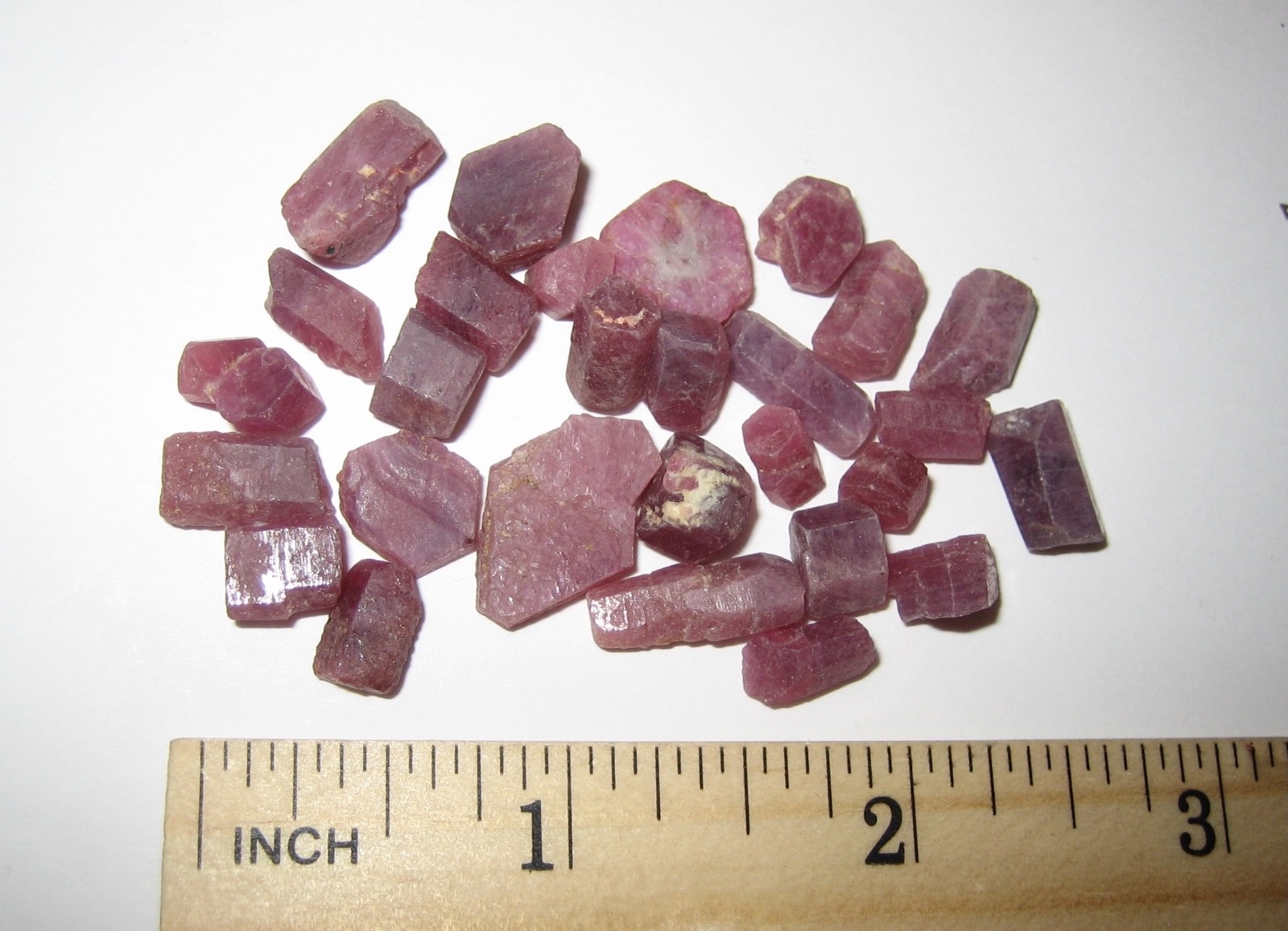 28 QUALITY NATURAL 0.2″- 0.6″ RUBY CRYSTAL MINERALS FROM MADAGASCAR ~ 25grams *3
