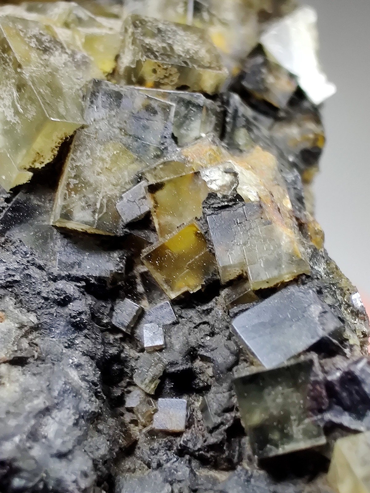 Fluorite crystals with Tar smell!. Illinois-Kentucky Fluorspar Dist. 118 grams.