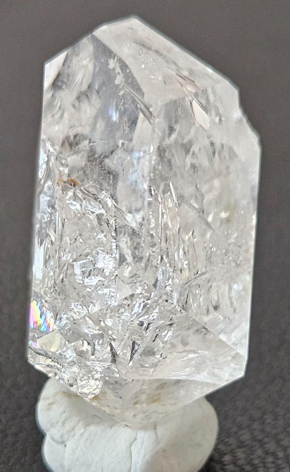 Gorgeous 3 cm Quartz var Herkimer Diamond with 10 facets, Rainbows and Voids