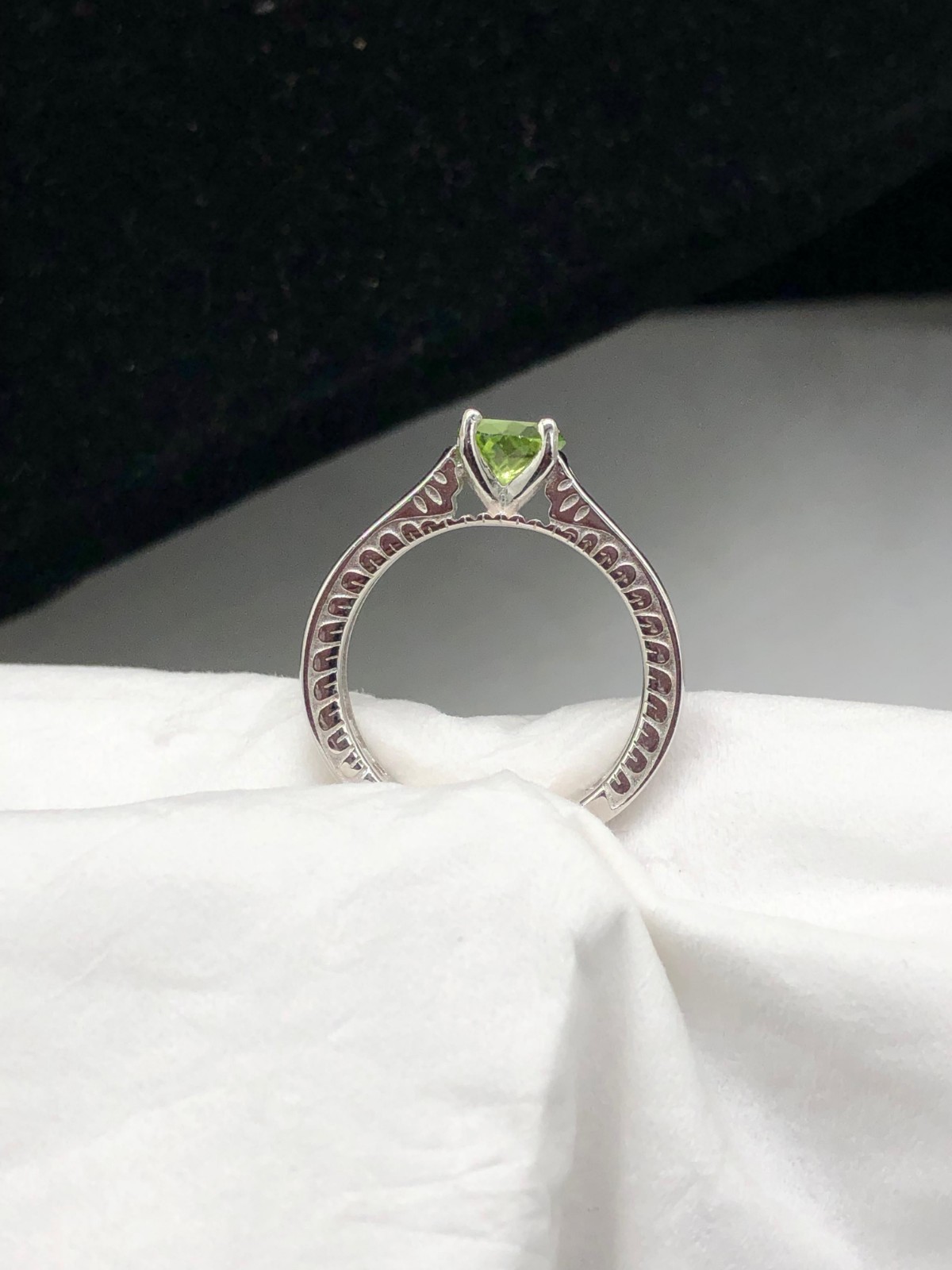Gorgeous Natural Peridot Ring – 1CT 925 Sterling Silver Rhodium Plated | Eid