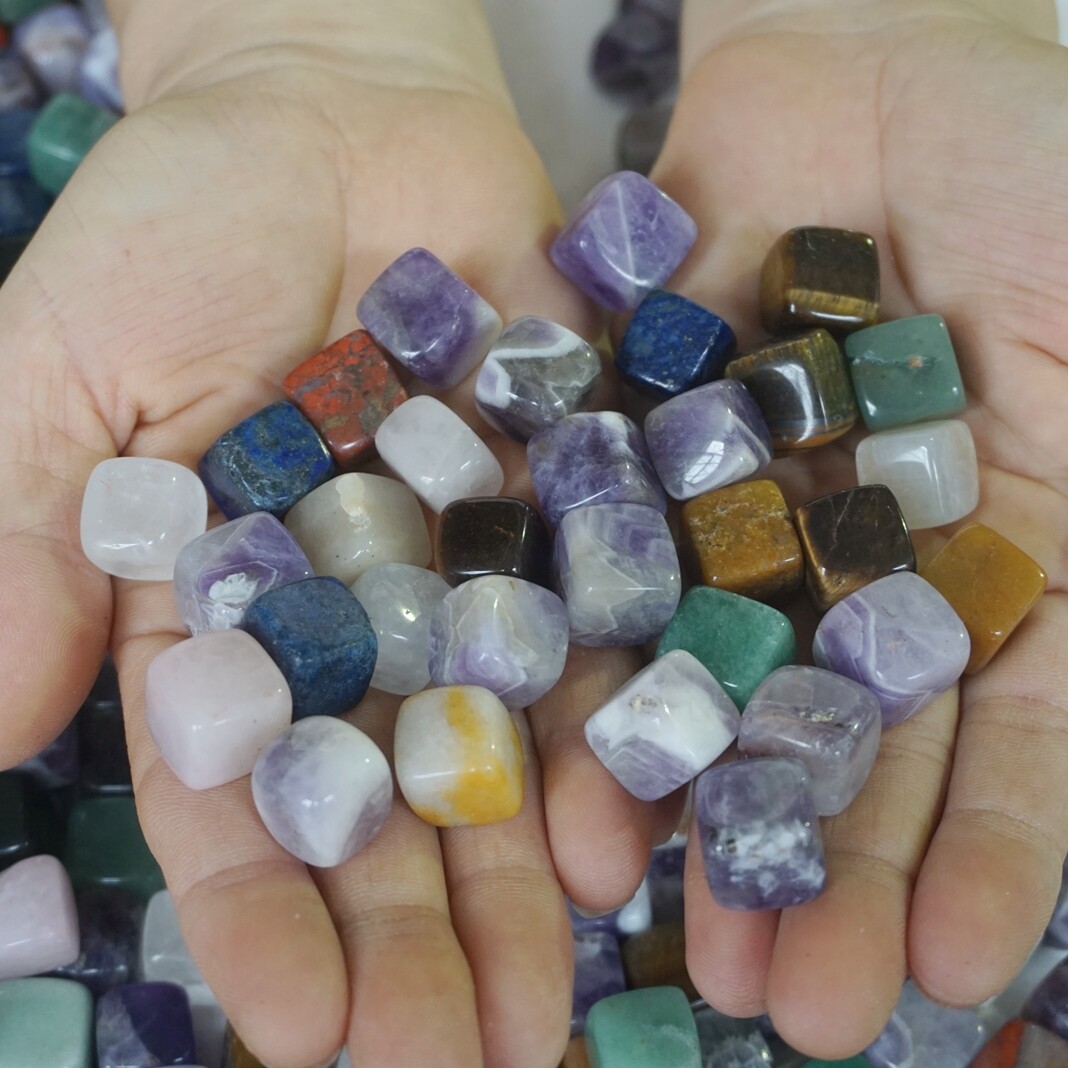 11LB 870Pcs Tiny Natural Quartz Crystal Jasper Square Cubes Mixed Stones Healing