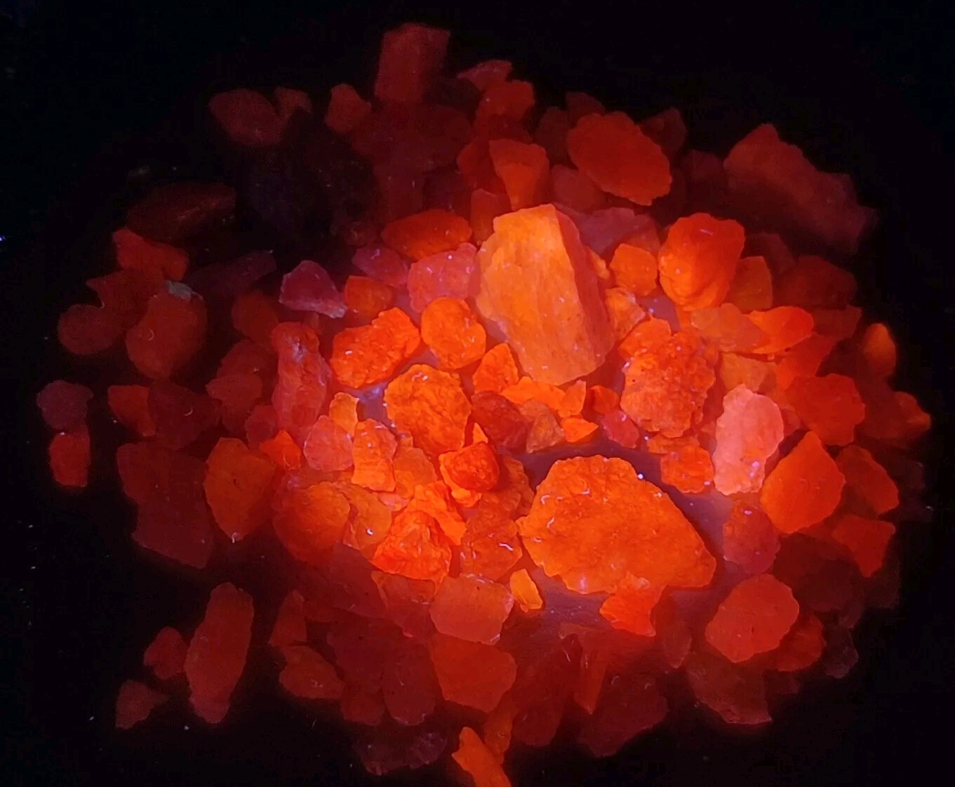 20-gm Hackmanite Tenebrescent/Fluorescent Rough Crystals-Badakhshan, Afghanistan