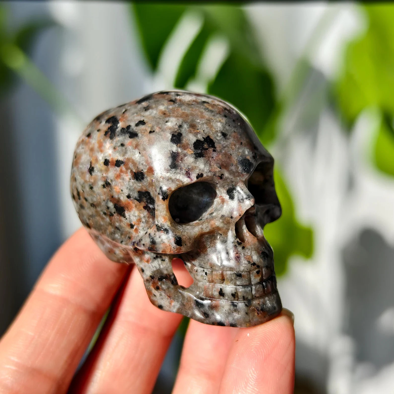 Natural Yooperlite Skull Head Carving Flame Quartz UV Reactive Reiki Home Decor