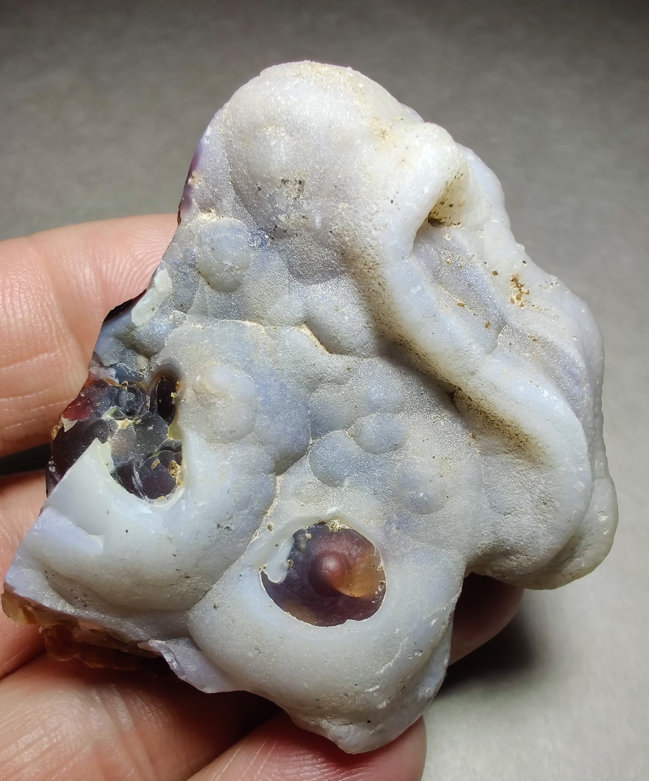 Fire Agate-Chalcedony, fluorescent. Aguascalientes, Mexico. 93 grams.