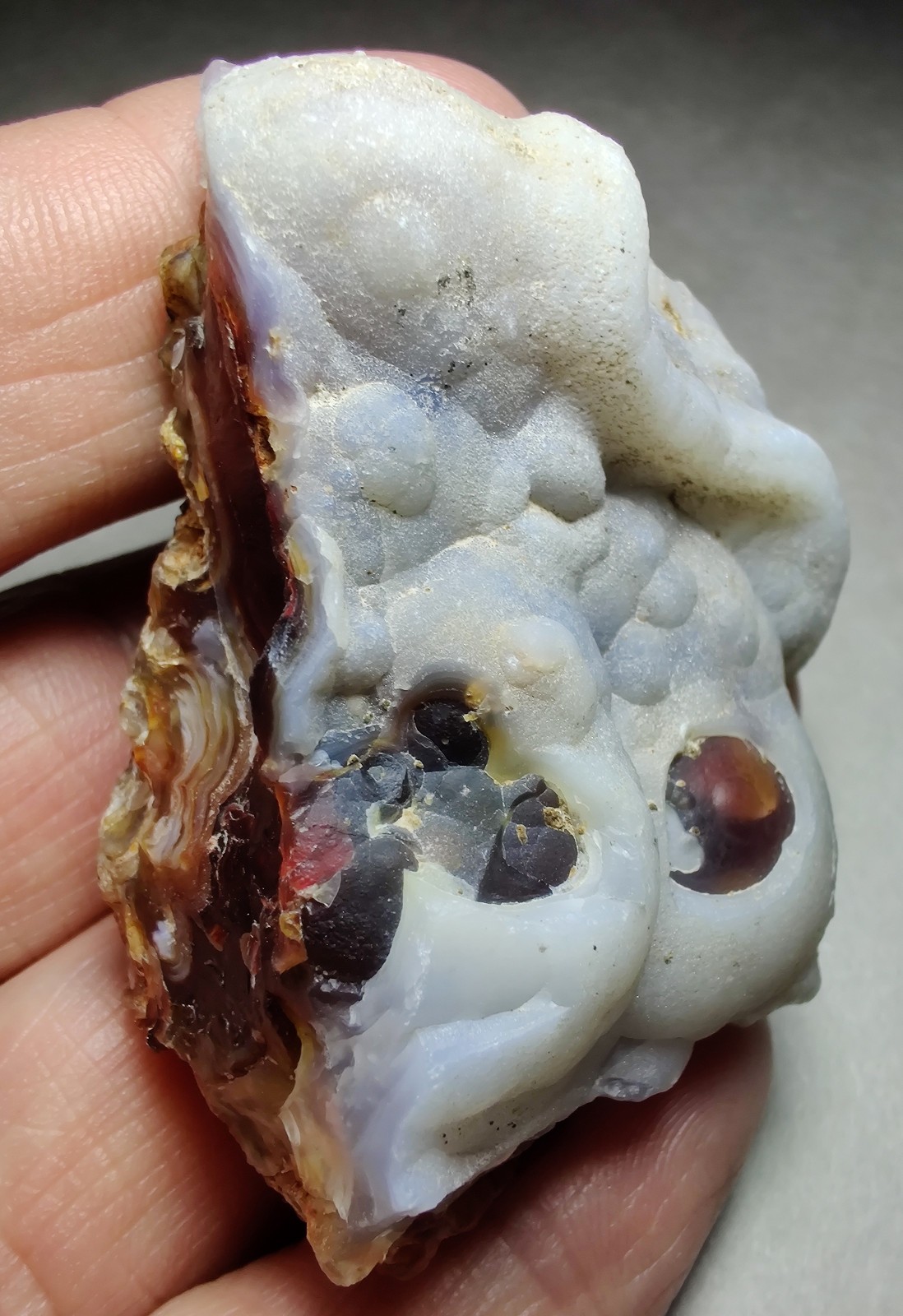 Fire Agate-Chalcedony, fluorescent. Aguascalientes, Mexico. 93 grams.