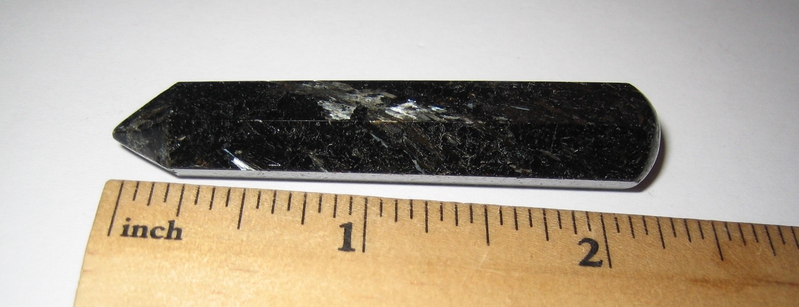 60mm RARE! POLISHED NATURAL AUTHENTIC NUUMMITE STONE WAND GREENLAND 16.7grams *1