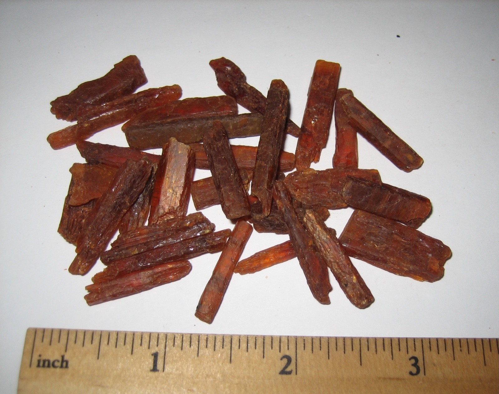 30 SMALL RARE NATURAL 0.5″- 1.2″ ORANGE KYANITE CRYSTALS TANZANIA ~ 40.6grams *3