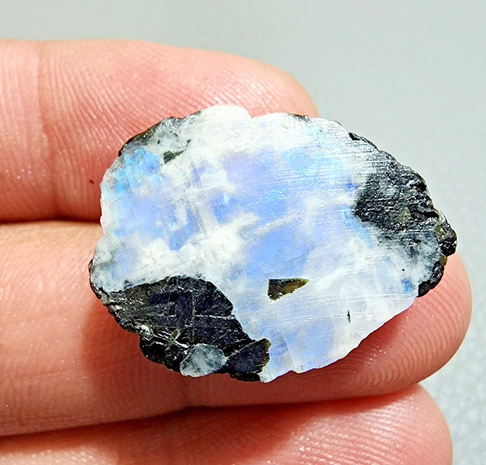 33 Crt Ultimate White Rainbow Blue Fire Moonstone Rough Loose Gemstone Jewelry