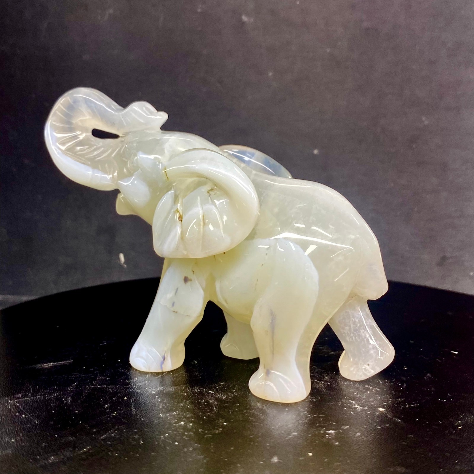 300G Natural agate carved crystal elephant realistic crystal therapy