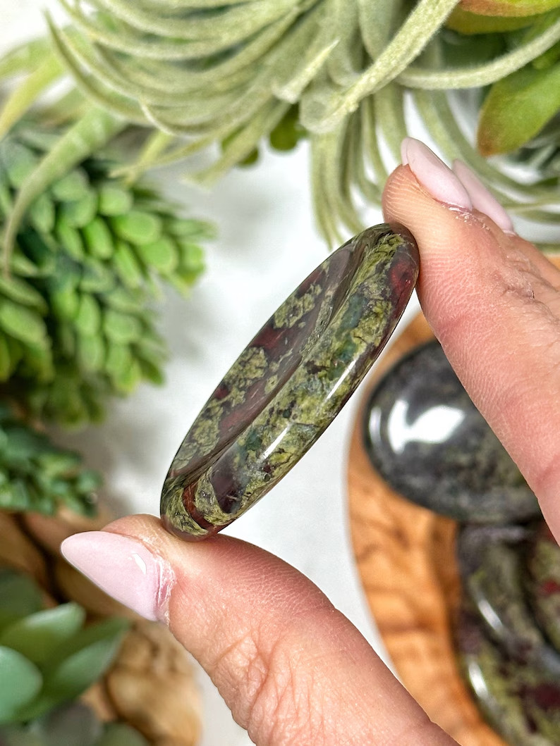Natural Dragon Bloodstone Jasper Palm Stone Worry Crystal for Meditation Chakra
