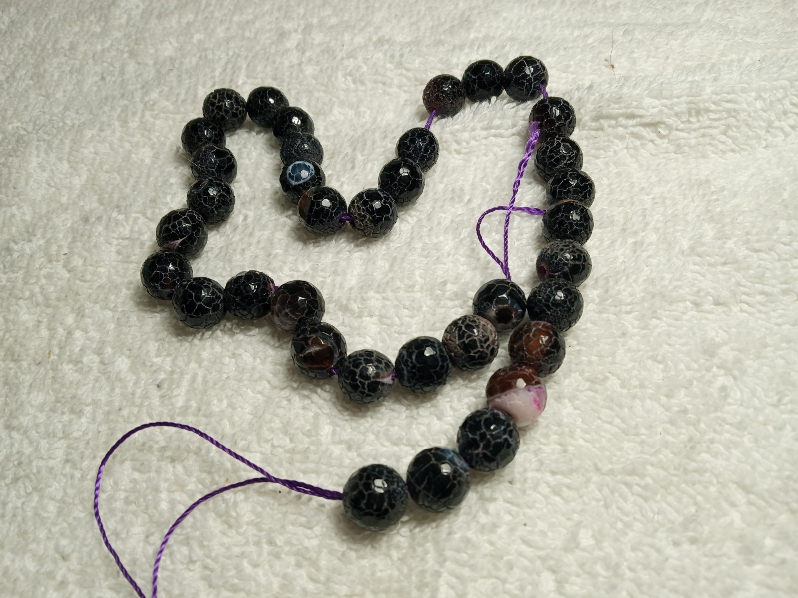 Dragon Fire Jasper on nylon thread, 42g