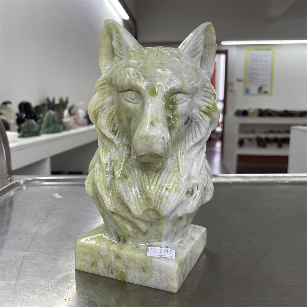 7.8LB 7.9″ Natural Xiuyan Jade Wolf King Crystal Quartz Carving Courage Reiki