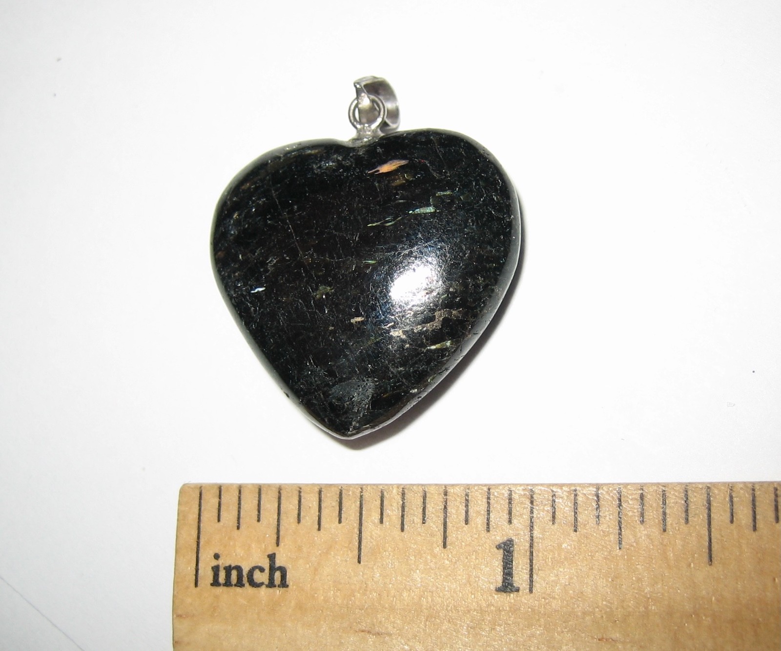 25mm RARE! POLISHED NATURAL AUTHENTIC NUUMMITE STONE HEART PENDANT GREENLAND *2