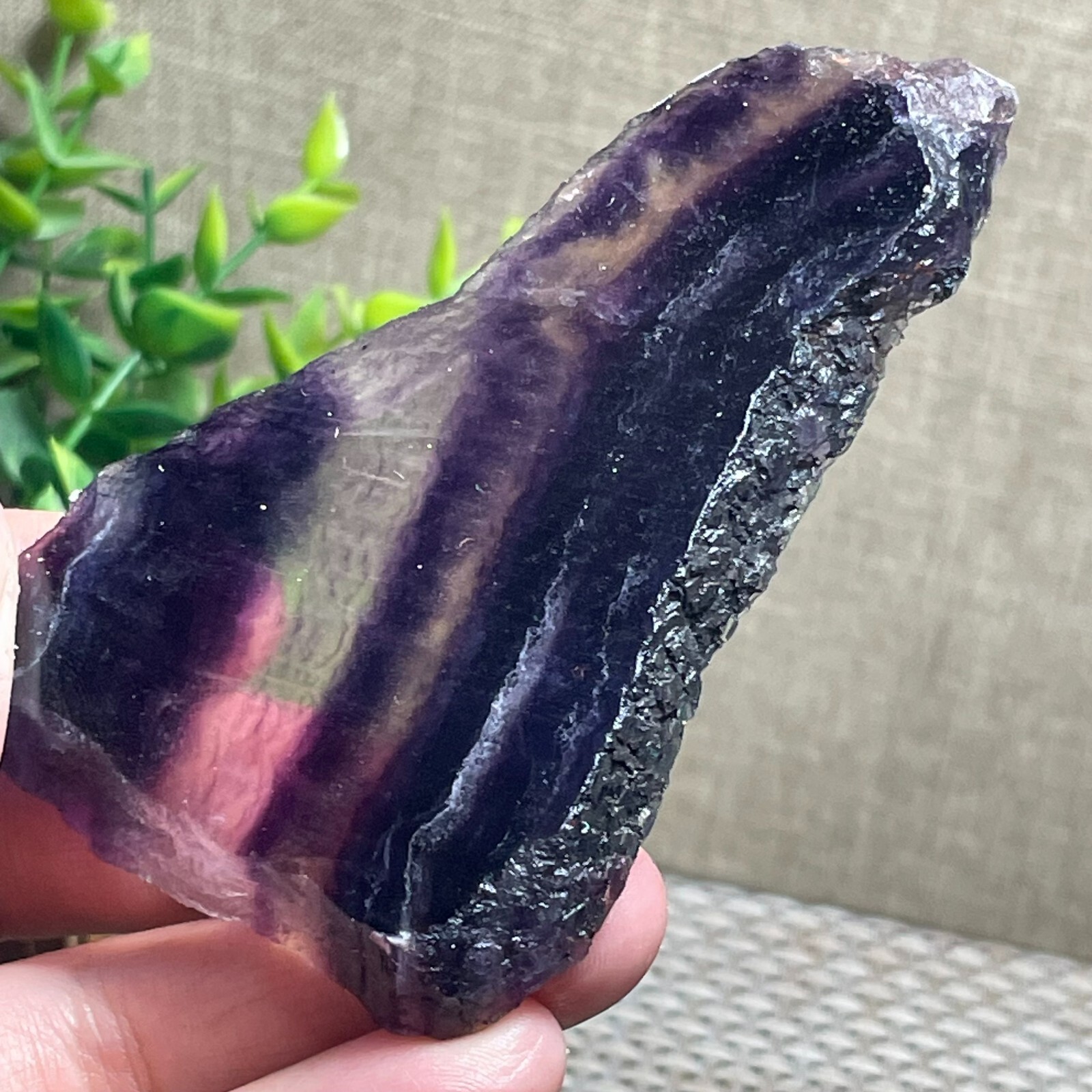 Rainbow fluorite stone mineral specimen cure 86g A28
