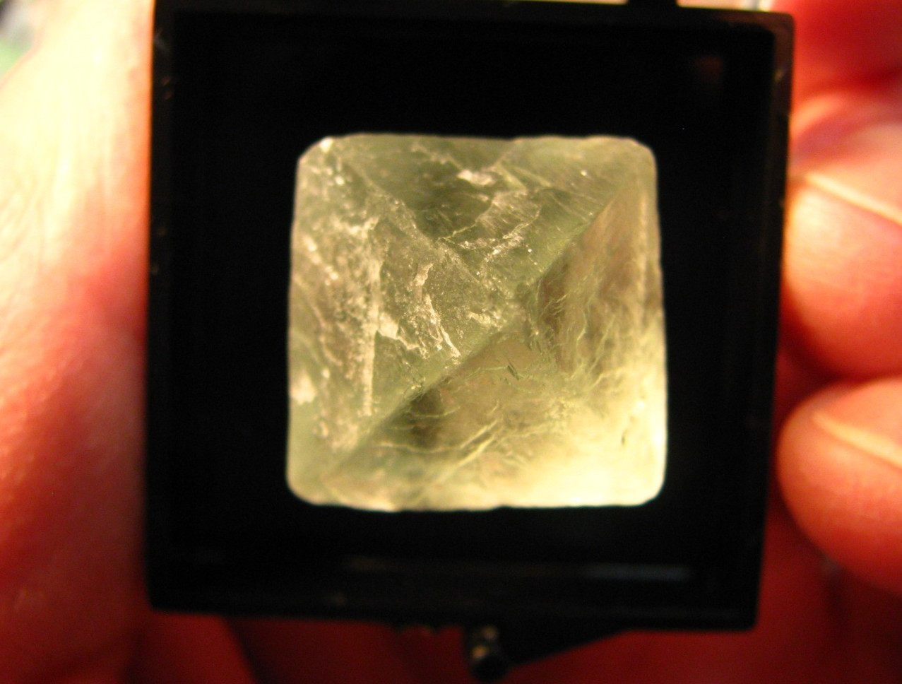 44ct GREEN OCTAHEDRON FLUORITE THUMBNAIL .9x.9x.9inch DE’AN JIANXI CHINA #234