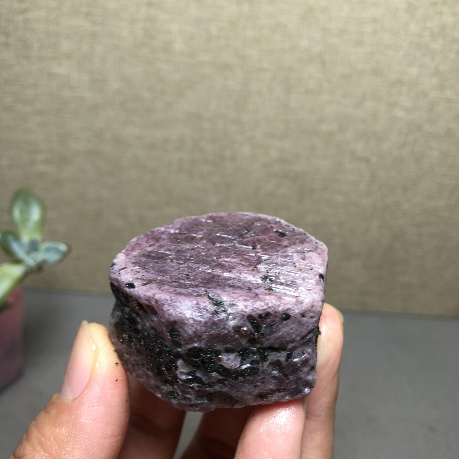 Top Natural Red corundum gemstone Unheated original specimens 127g AA4353