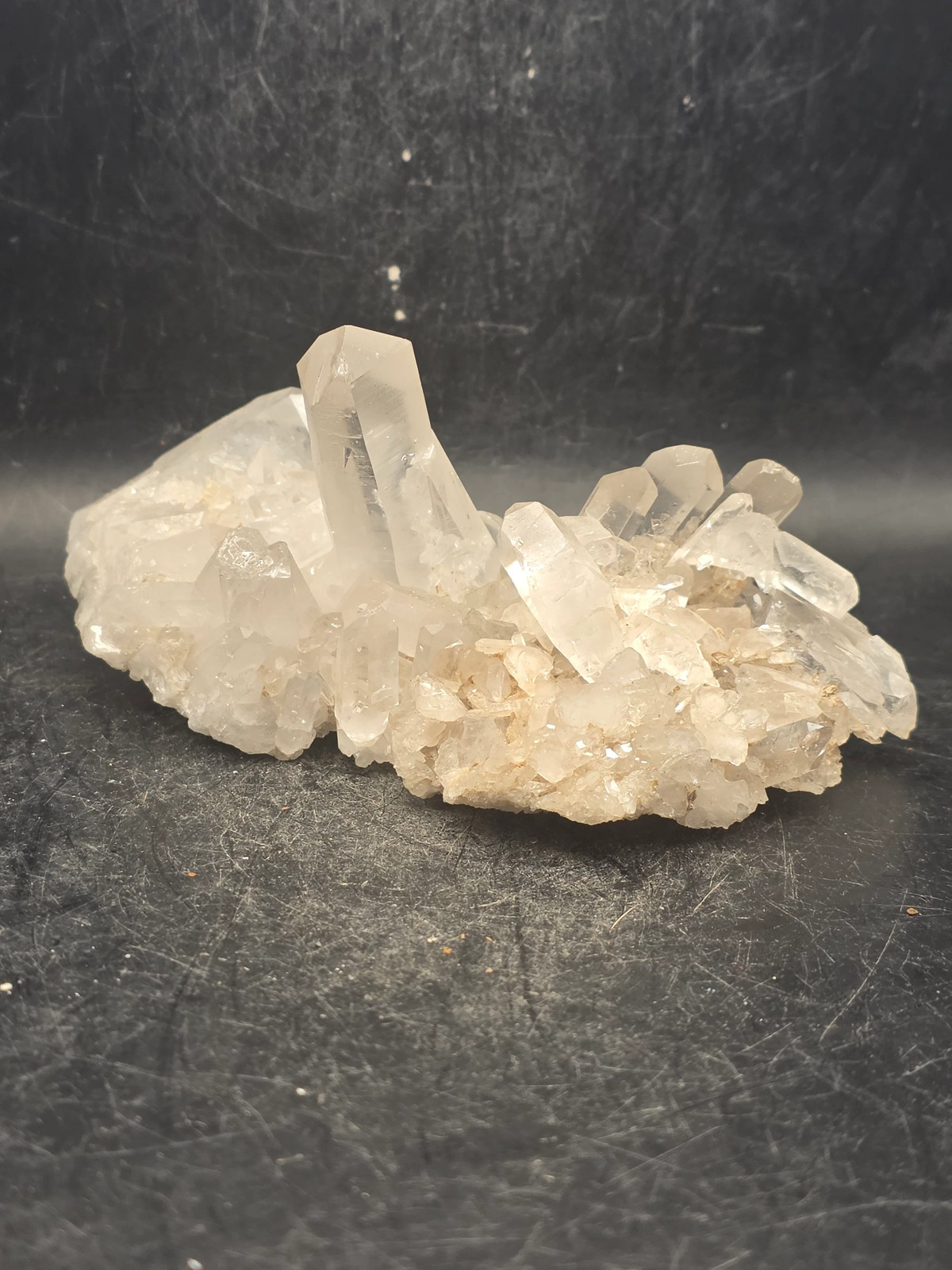 Clear quartz cluster! 7.7 ounces, 4.8 inches long, 2.5″ wide