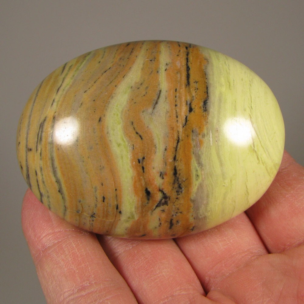 2.7″ INFINITY STONE Serpentine Polished Palm Stone – India