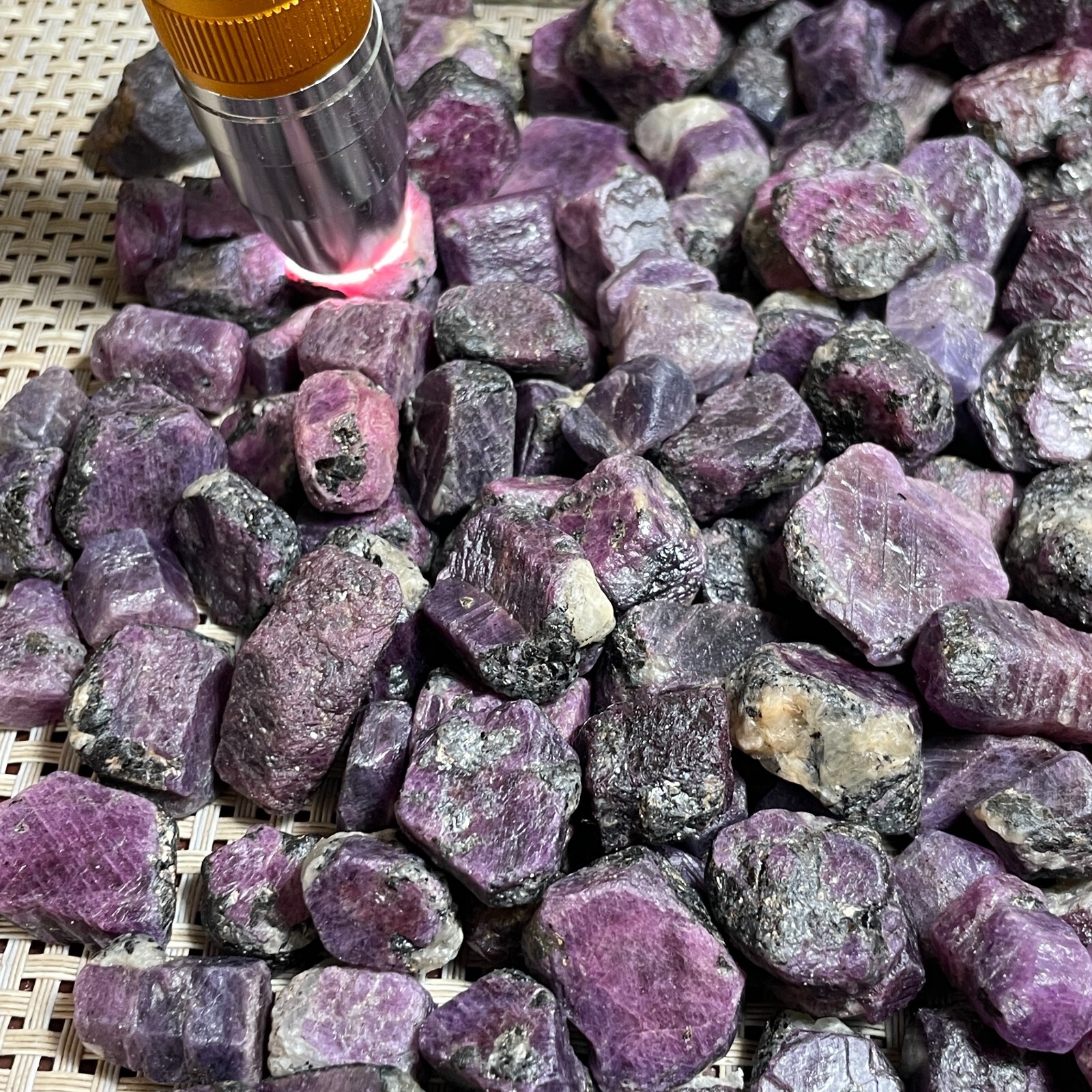 2kg Ruby Mozambique – Ruby Corundum stone – Red Sapphire Unprocesse