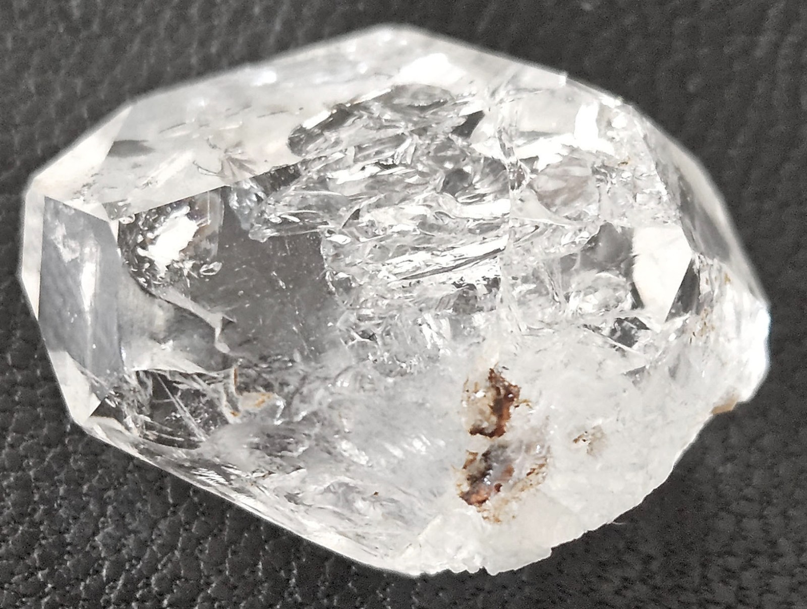 Gorgeous 3 cm Quartz var Herkimer Diamond with 10 facets, Rainbows and Voids