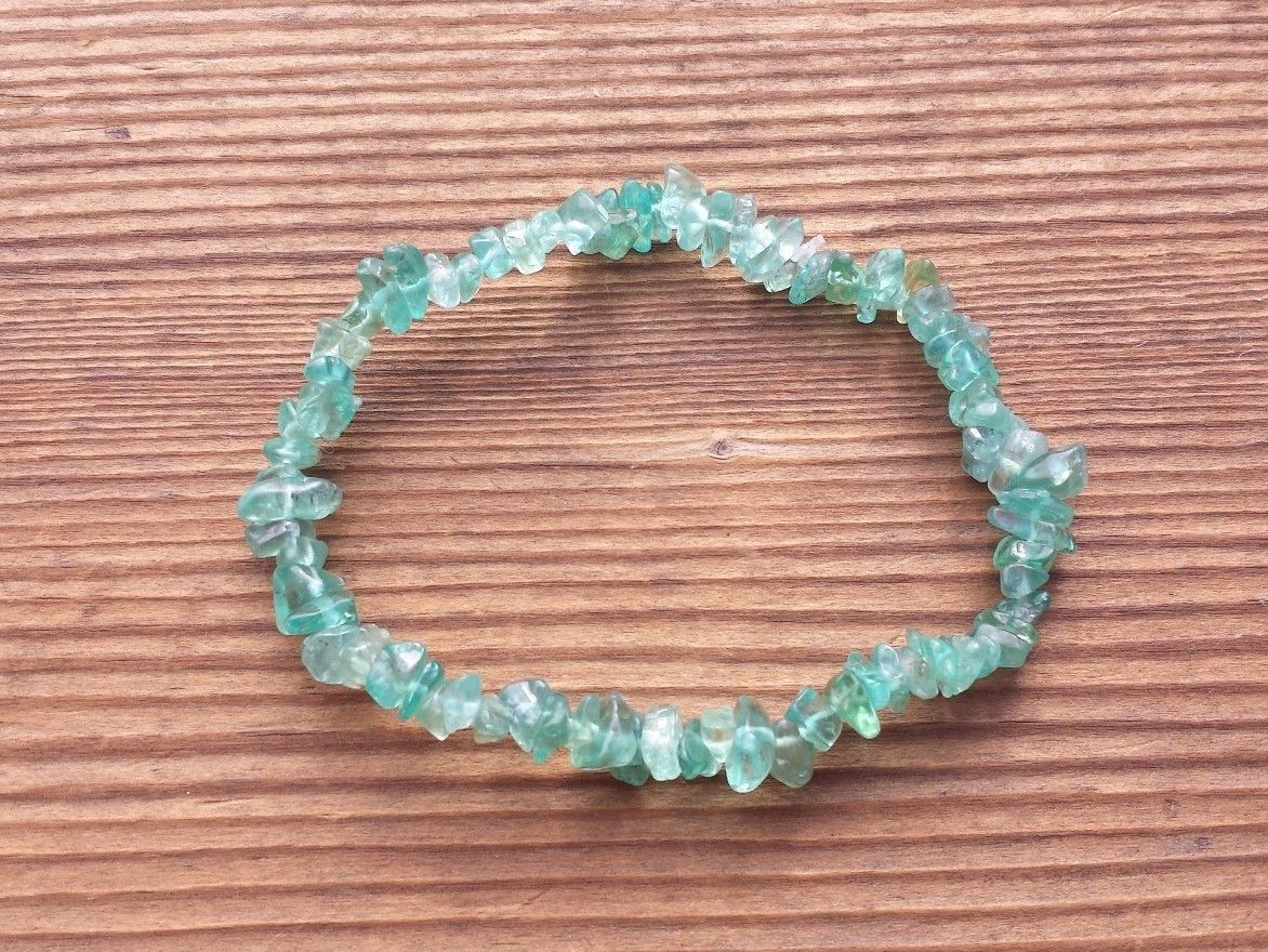 NATURAL APATITE STONE GEMSTONE STRETCHY CHIP BRACELET