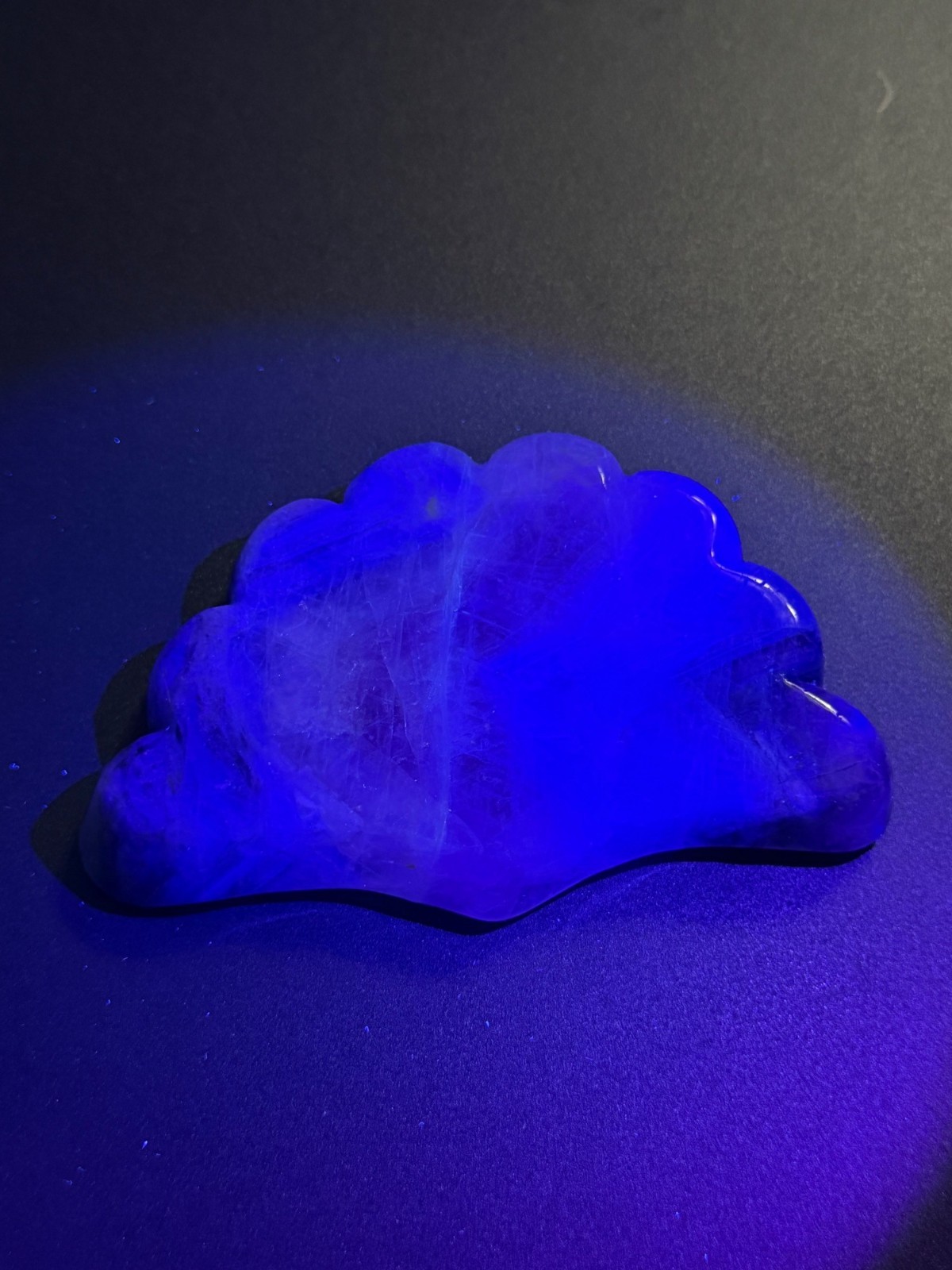 Natural Fluorite Shell Dish Bowl Hand Carved Stone Healing Crystal UVs 182g 4″