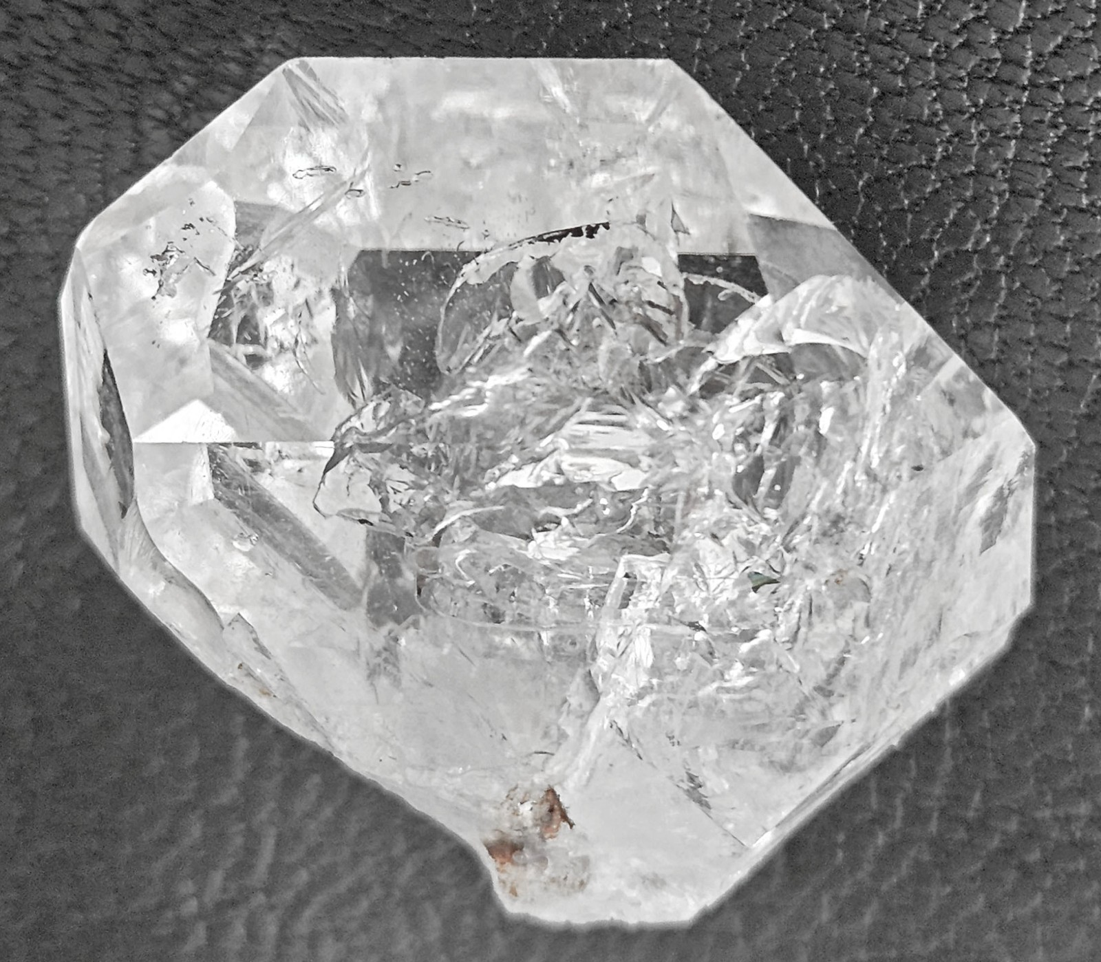 Gorgeous 3 cm Quartz var Herkimer Diamond with 10 facets, Rainbows and Voids