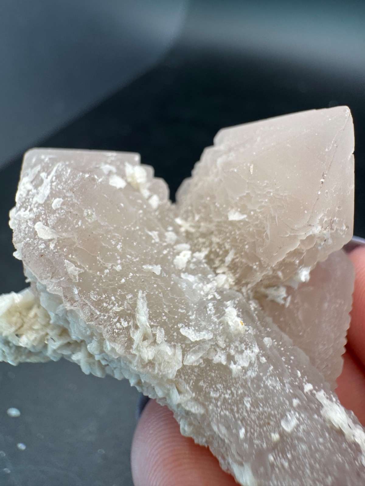 6495 Pink Candle Quartz with Petal Calcite Bright UV Inner Mongolia 30g