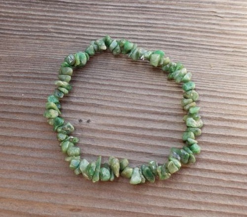 NATURAL TSAVORITE STONE GEMSTONE STRETCHY CHIP BRACELET