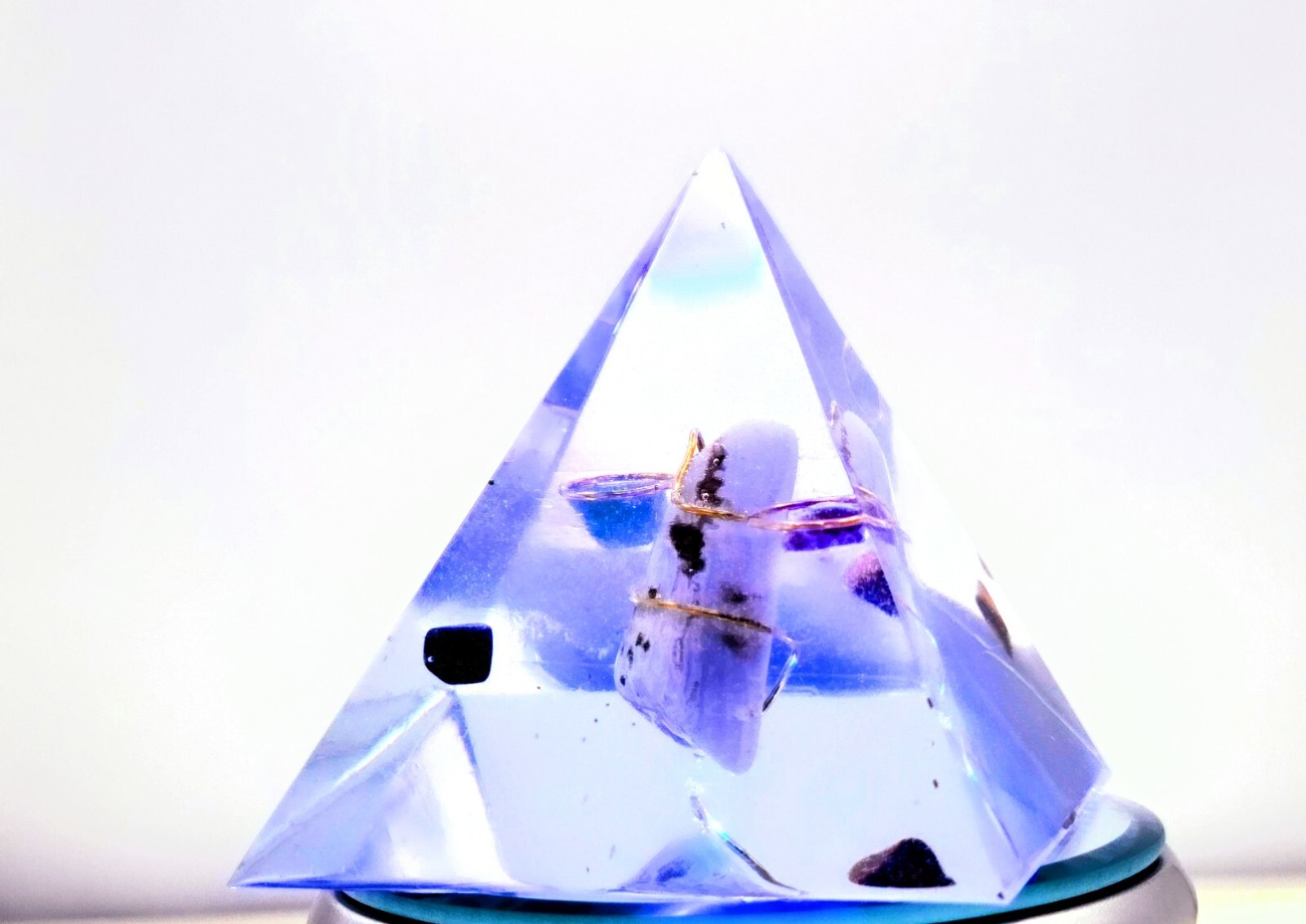 Orgonite Pyramid Amethyst Peridot Healing Crystal Energy Orgone EMF Protection