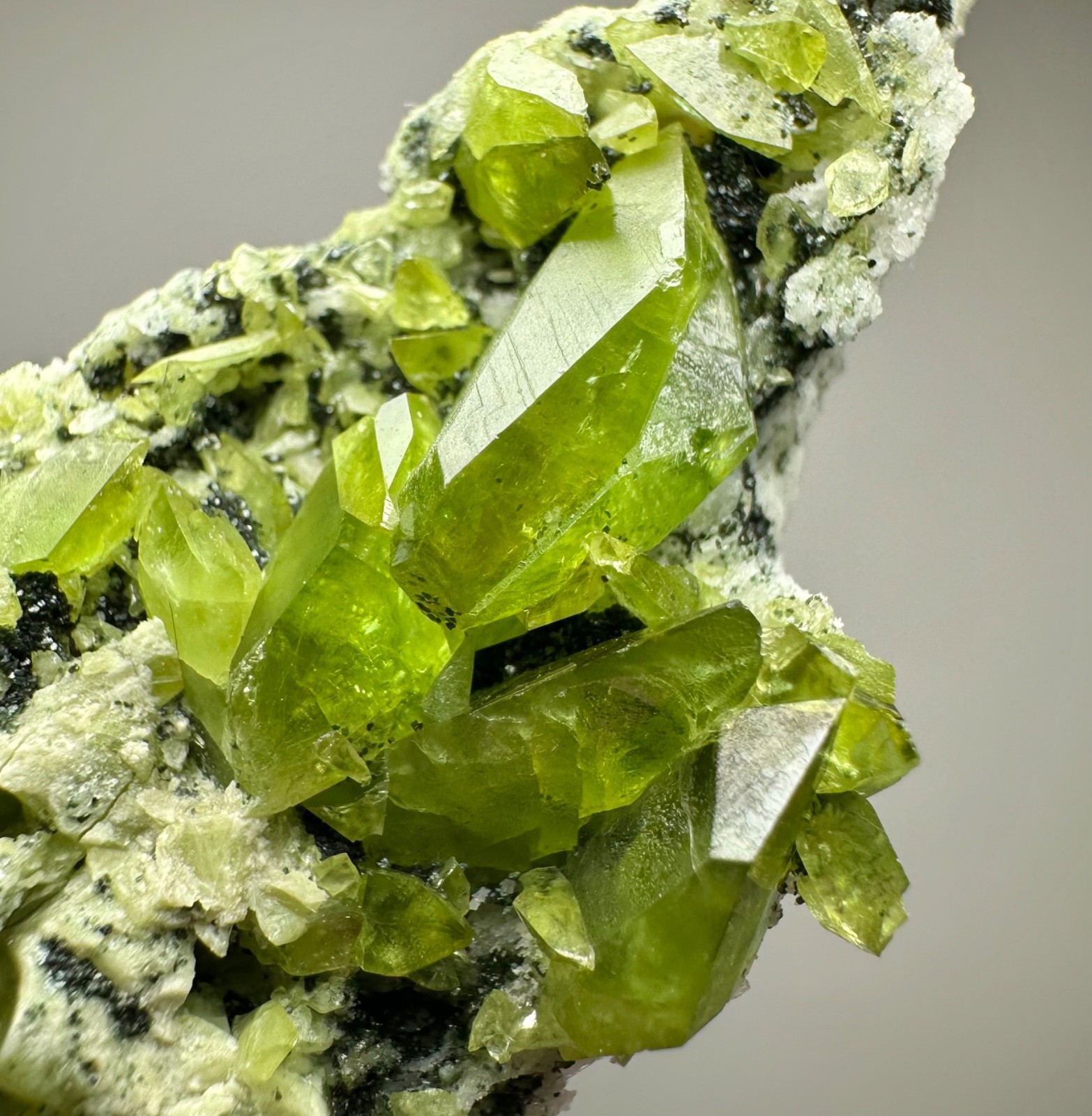 110 Ct. Full Terminated Rare! Apple Green Titanite Crystals Cluster On Matrix.