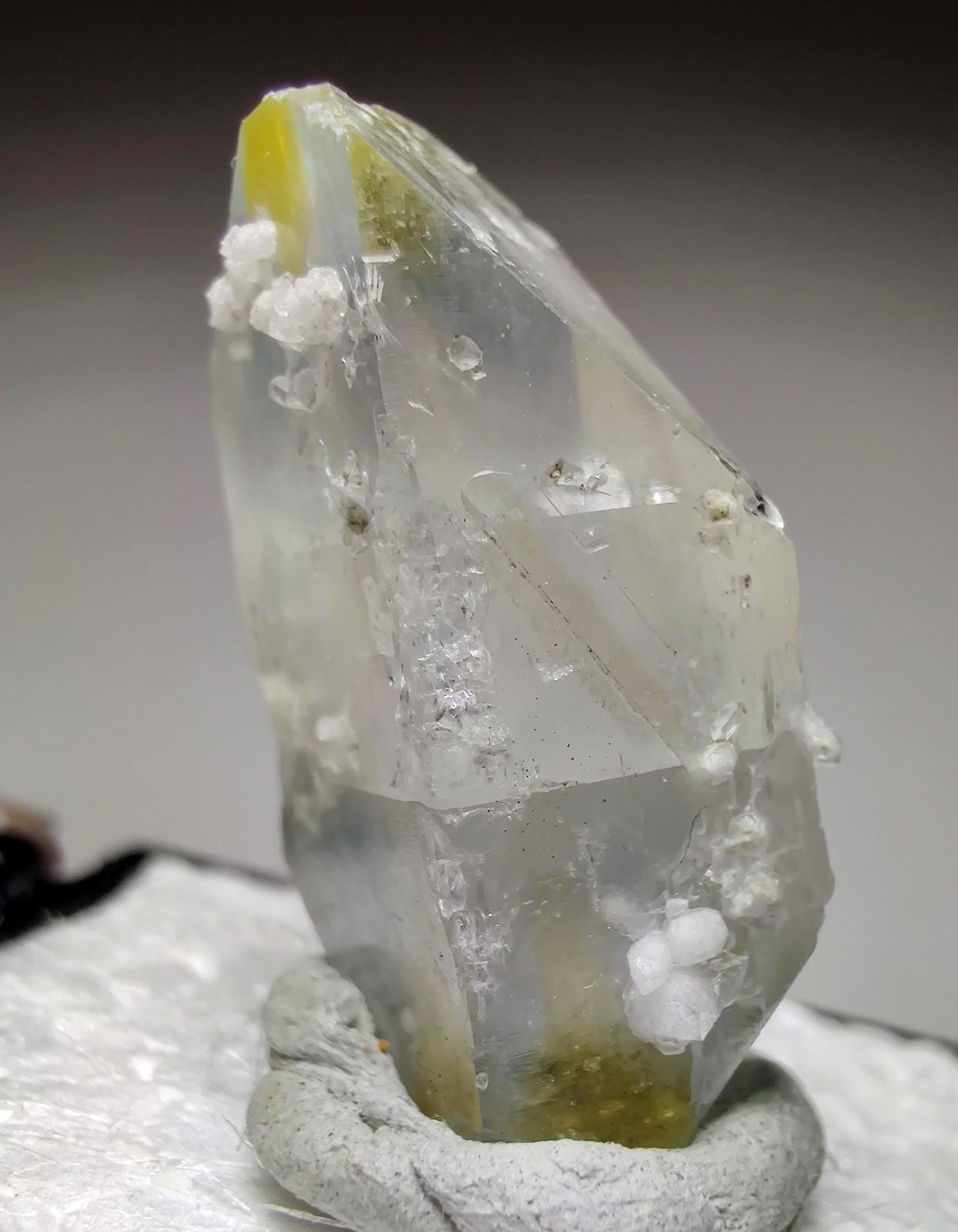 Celestite crystal, terminated, bi-color. Hanson Quarry, Salem, Indiana. 3 cm.