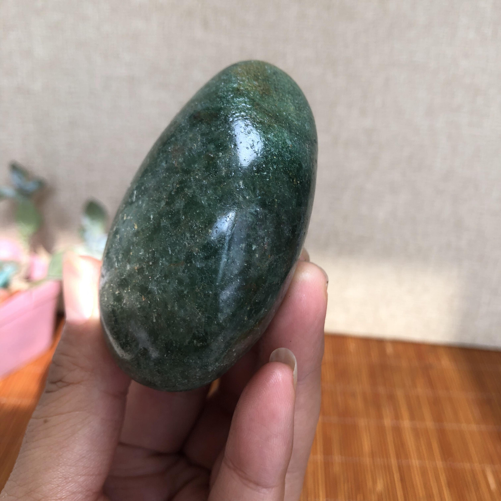 71mm Natural Green Strawberry quartz crystal egg shaped healing 176g A3677